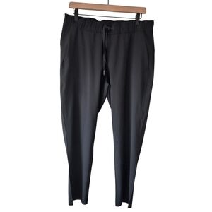 Lululemon Black On The Fly Luxtreme 7/8 Pants